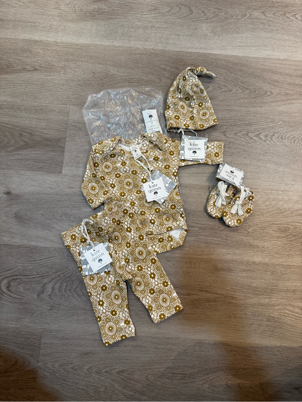 Kate Quinn Fall Leaf Unisex 5pc set NWT